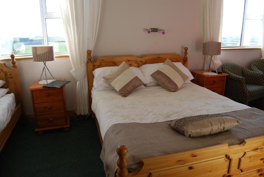 Clonmore Lodge B&B Quilty Værelse billede